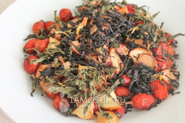 Положить черный листовой чай