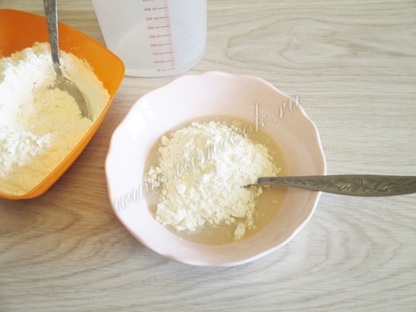 Добавить муку