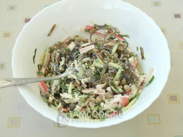 Заправить майонезом