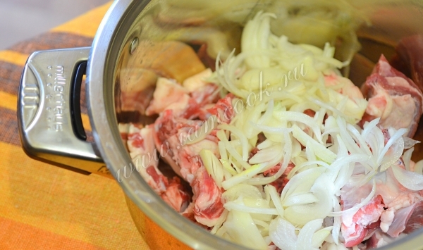 Баранина с луком