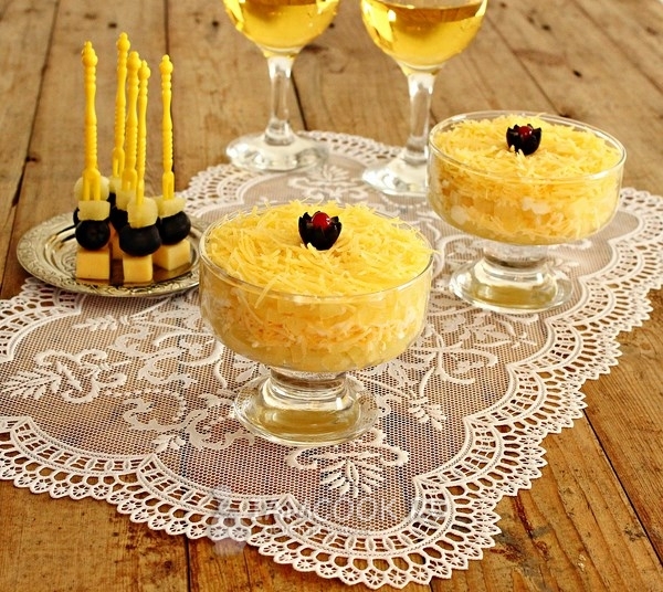 Фото салата с ананасом и сыром