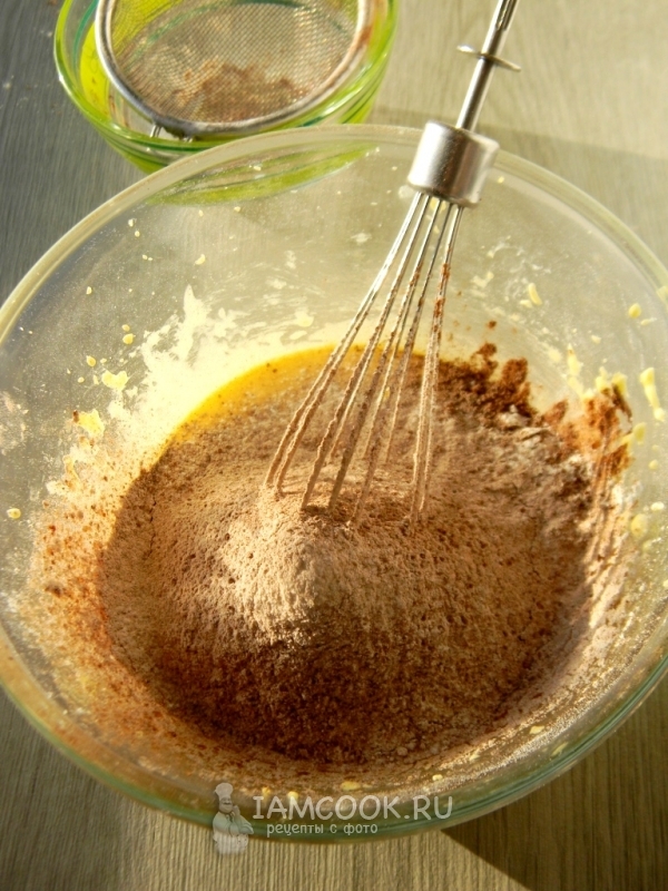 Всыпать муку и какао