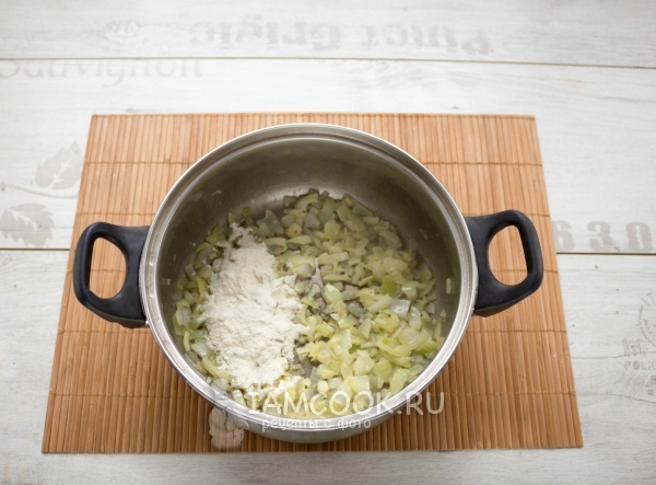 Всыпать муку