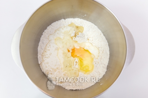 Мука, соль, сахар, яйцо, кефир, молоко