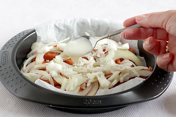 Полить сметаной