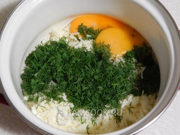 Соединить сыр, желтки и укроп