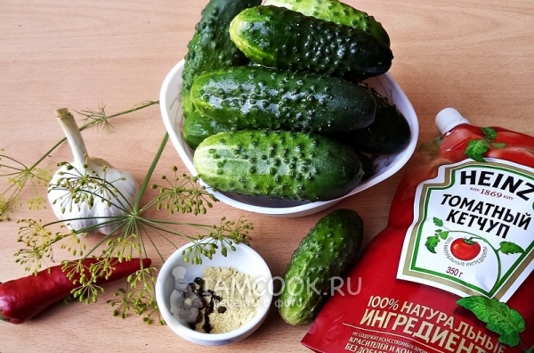 Ингредиенты для огурцов с кетчупом и чили