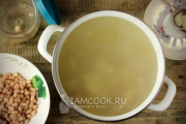 Слить жидкость с фасоли