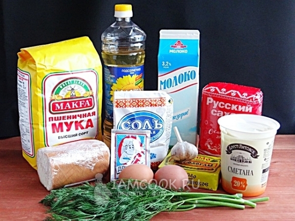 Ингредиенты для ватрушек с копченым сыром и укропом