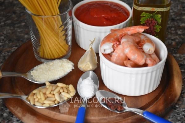 Ингредиенты для пасты с креветками и острым томатным соусом