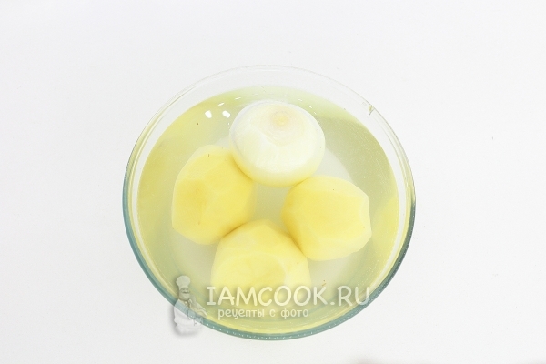 Почистить и помыть картофель и лук