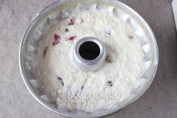 Переложить сметанную массу в форму