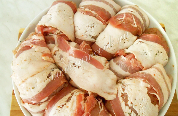 Куриные рулетики запеченные в беконе