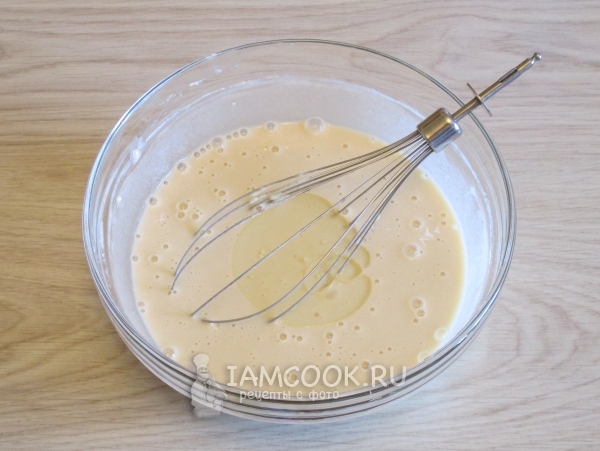 Влить масло