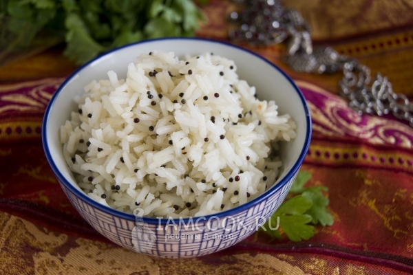 Фото рассыпчатого риса с семенами черной горчицы