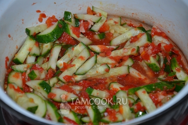 Положить огурцы