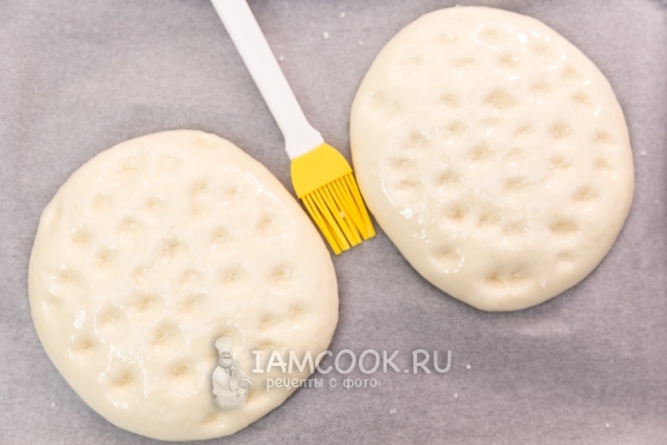 Сформировать лепешки