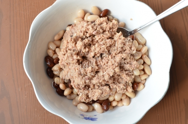 Тунец с фасолью