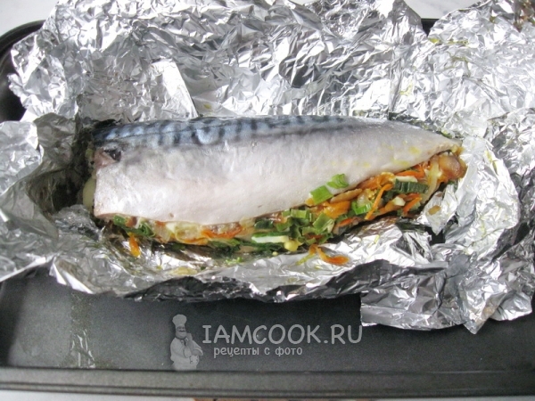 Рецепт скумбрии запеченной с овощами в фольге