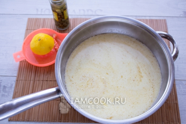 Влить бульон и сливки