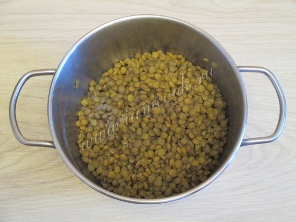Чечевица в кастрюле