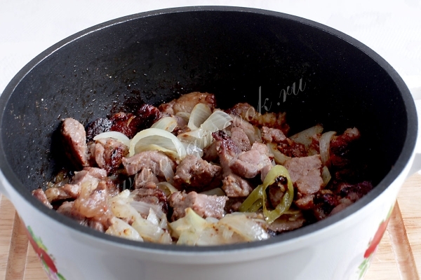 Жарка мякоти баранины с луком