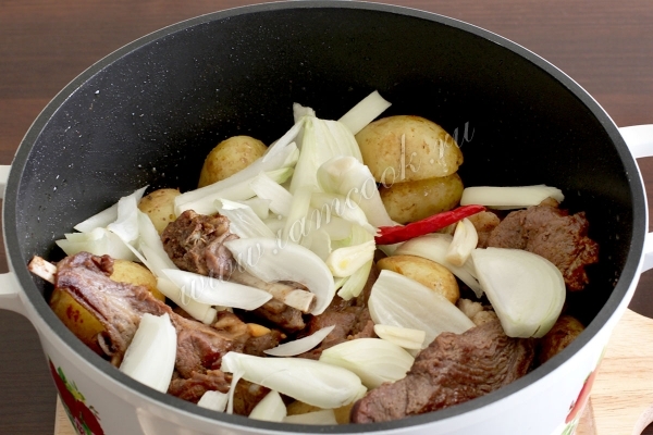 Баранина, лук, картофель