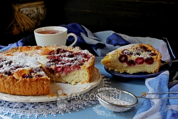 Фото пирога с творогом и ягодами