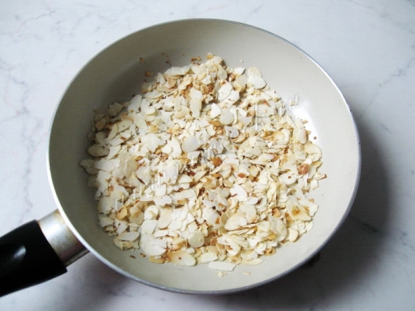 Обжарка миндаля