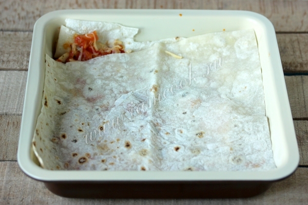 Закрыть слой лавашом