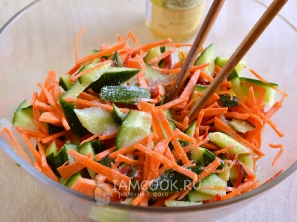 Добавить соль, сахар и уксус