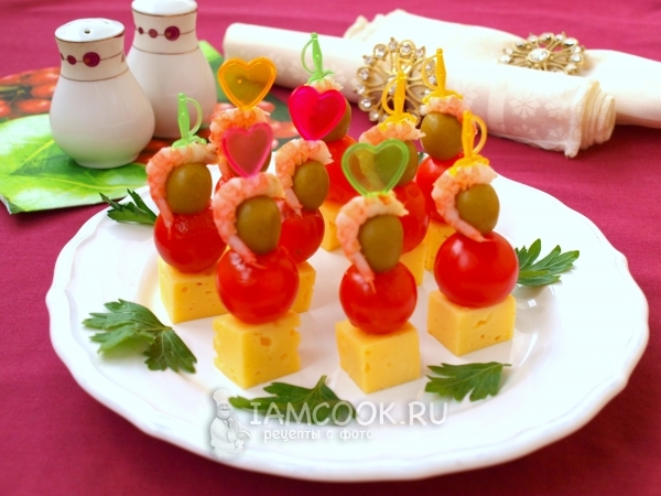 Готовое канапе с креветками