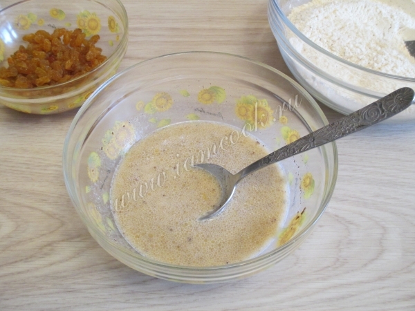 Добавить в тесто яйцо