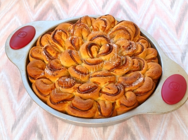 Готовый пирог хризантема