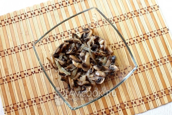 Грибы обжаренные с луком