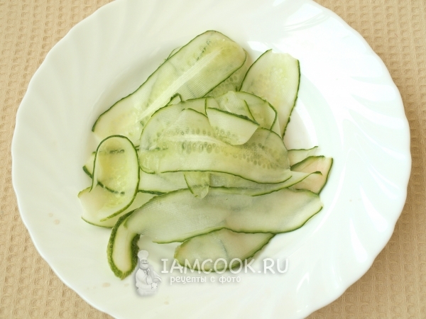 Порезать огурец