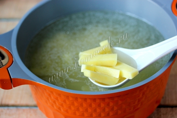 Картофель в курином бульоне