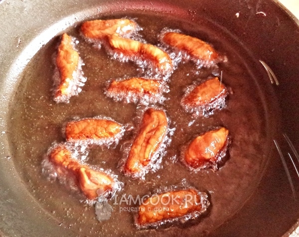 Обжарить мясо