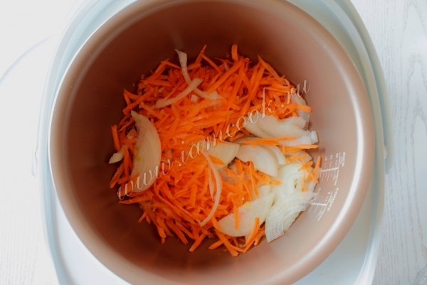 Тушим морковь с луком в мультиварке