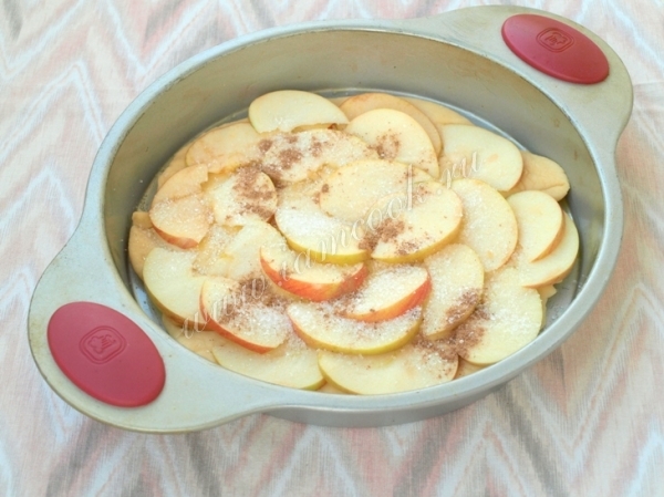 Выложить яблоки