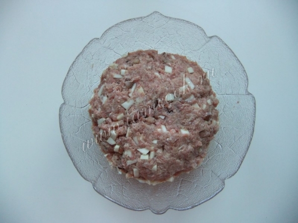 Основа для лепки котлет с яблоком и салом