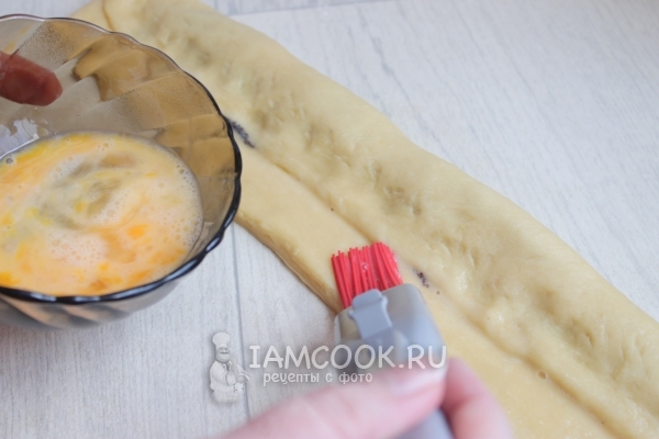 Смазать яйцом