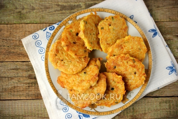 Готовые рисовые оладьи с куриным мясом