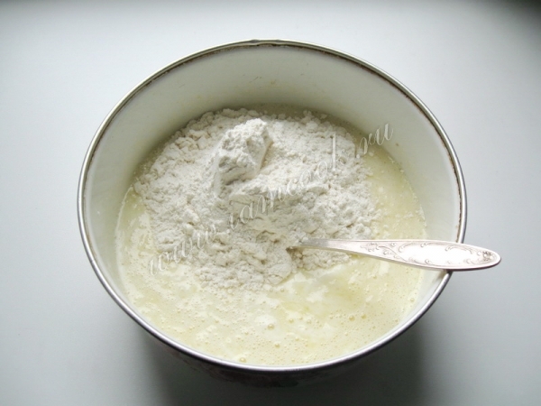 Добавить муку