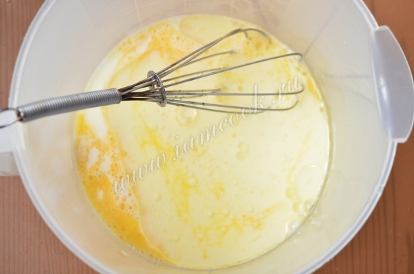 Молоко с яйцами и маслом