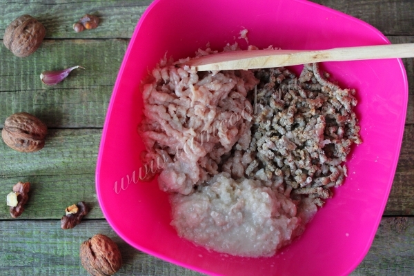 Ингредиенты для куриных котлет с грецкими орехами