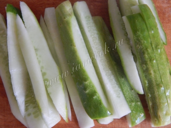 Огурец порезанный