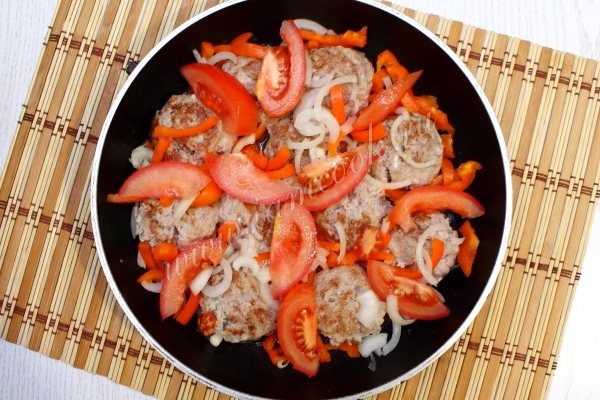 Добавить помидор