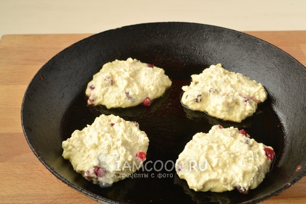 Жаренные сырники на сковороде