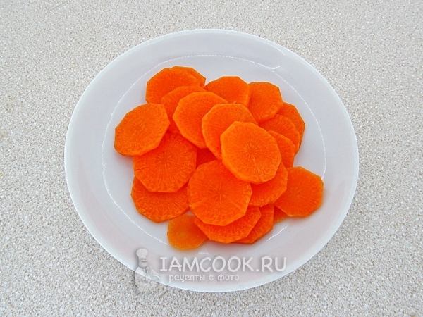 Нарезать морковь
